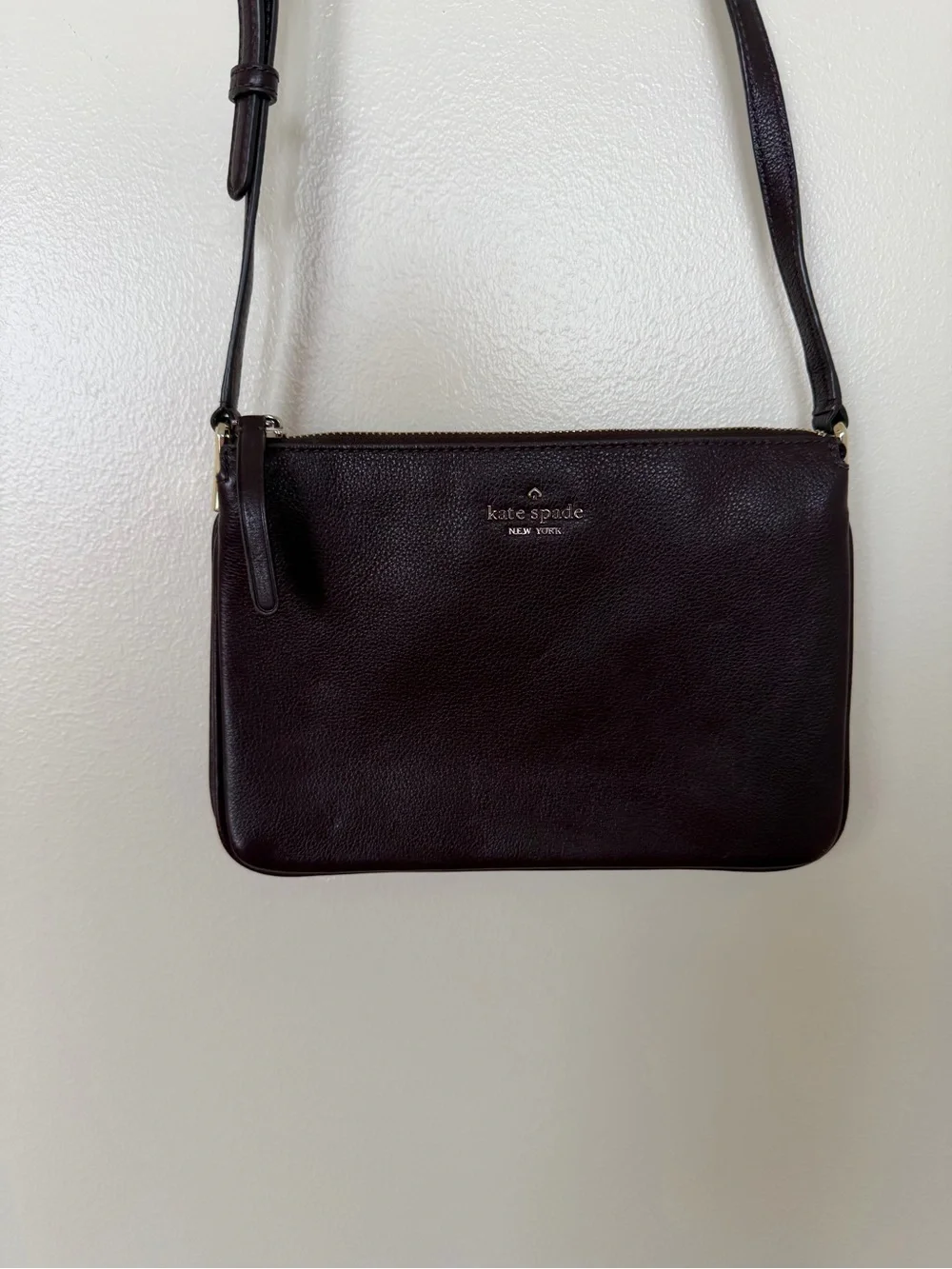 KATE SPADE Jackson Triple Gusset Crossbody Bag in Pebble Leather Cherrywood